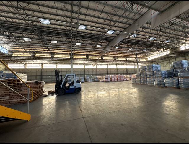 5,860M² WAREHOUSE TO LET IN GOSFORTH PARK
